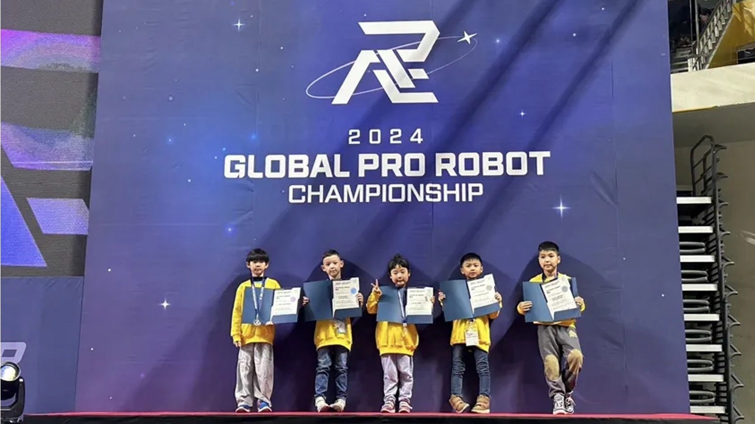 139491-12-9c143e2dc1a3ae1f21fd8594d0988e6d-1544x868-1 5歳から始める『英語×プログラミング』オンラインスクール